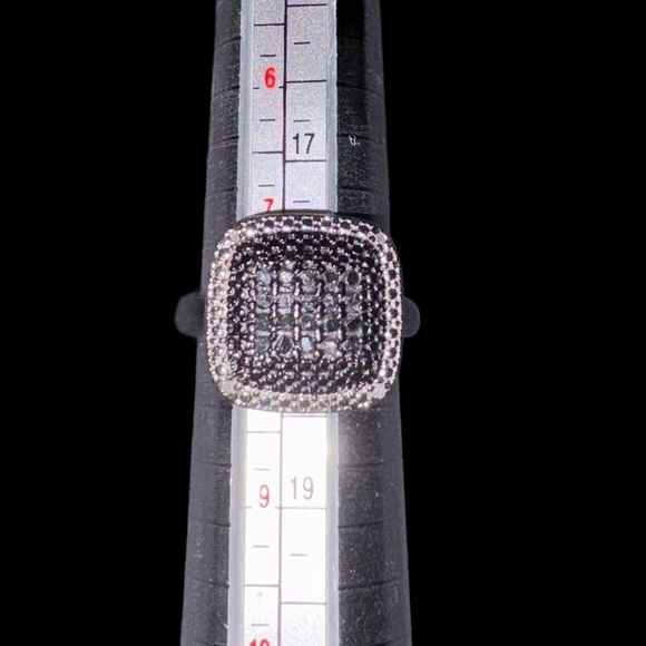 Jewelry - Elegant Black and White Diamond Women's Ring Size 7.5